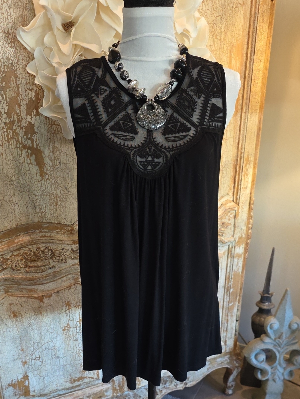 Elegant Black Lace Yoke Sleeveless Tunic